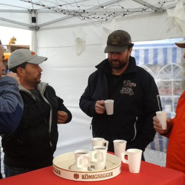 Roi, Alex, Volker und Boohne beim Weihnachtsmarkt am 28. November 2015 auf dem Mühlenplatz