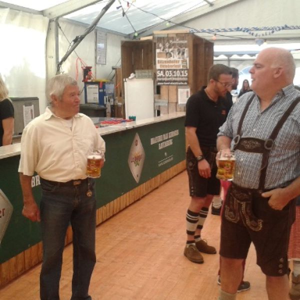 Sepp und Enzo beim 850-jährigen Jubiläum von Bitzenhofen mit Oktoberfest in Vöhringers Hof am 3. Oktober 2015