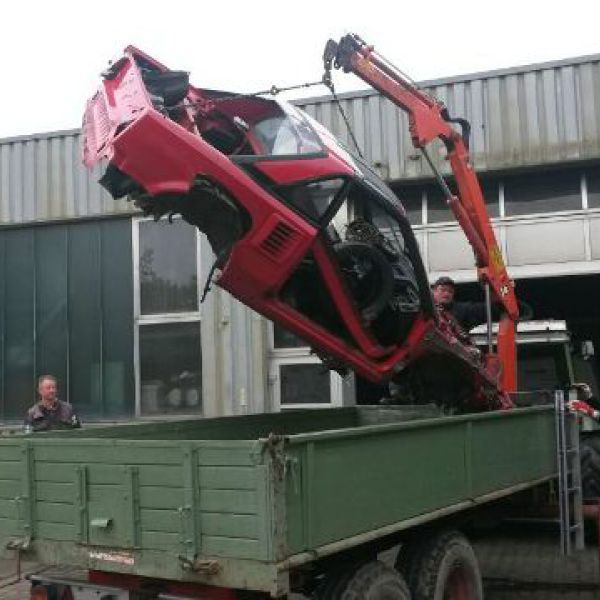 Boohne mit seinem Kipper im Hof von Rehkuglers bei der Alteisensammlung am 10. Oktober 2015